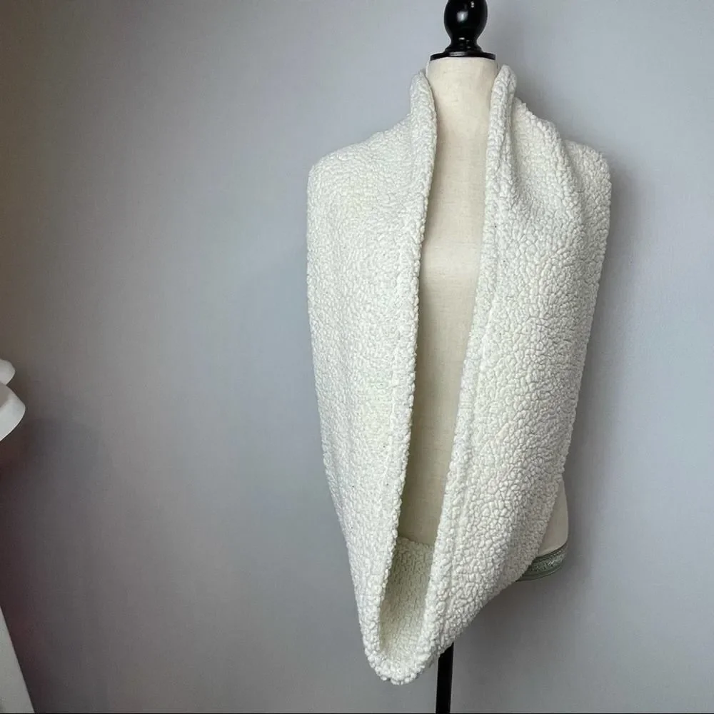 BDG Solid White Ivory Sheep Soft infinity Heavyweight Scarf one size